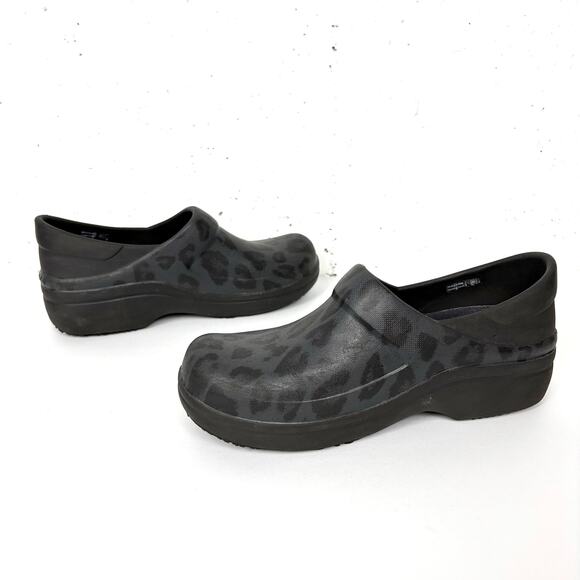 Crocs At Work Neria Pro II Slip Resistant Rubber Clogs Black Leopard Print 7 - Picture 11 of 15